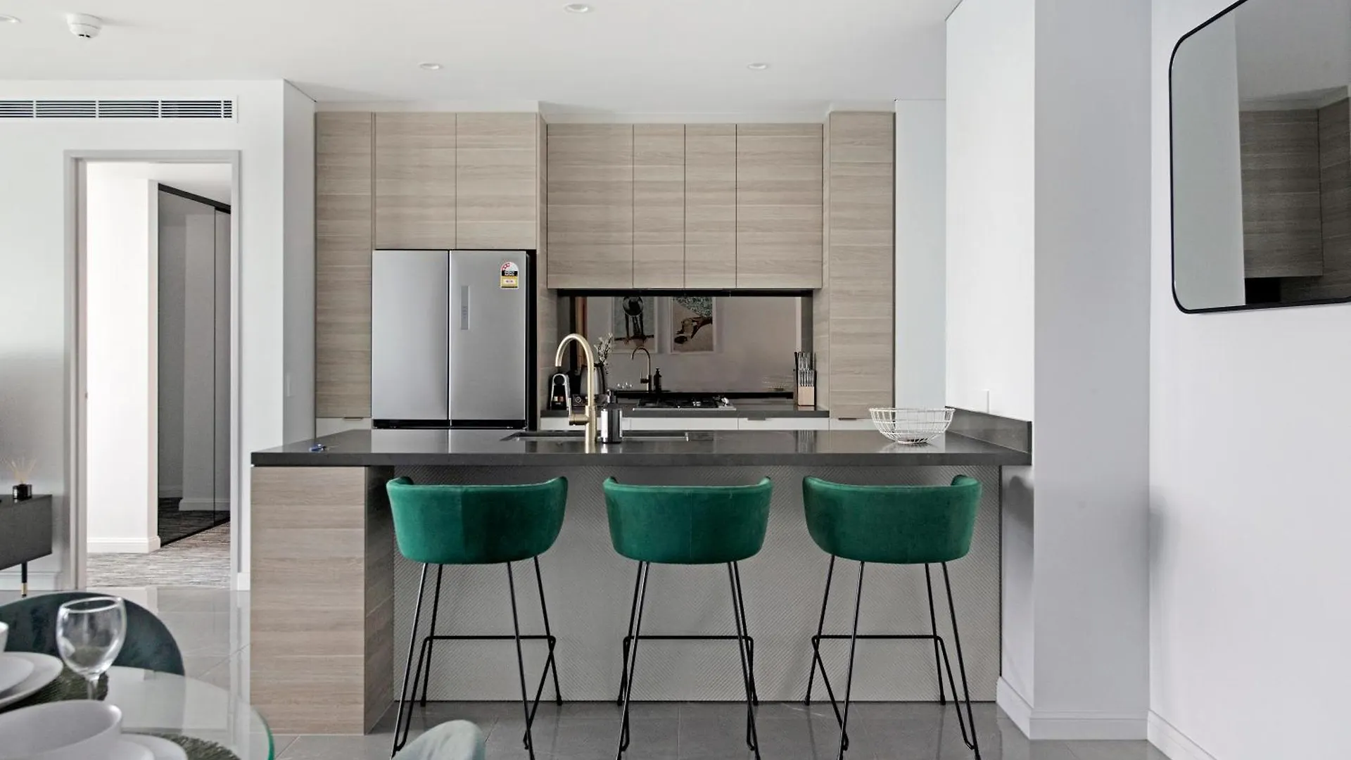 Ocean Beachfront Modern 2 Bedroom Apartment Gold Coast 0*,