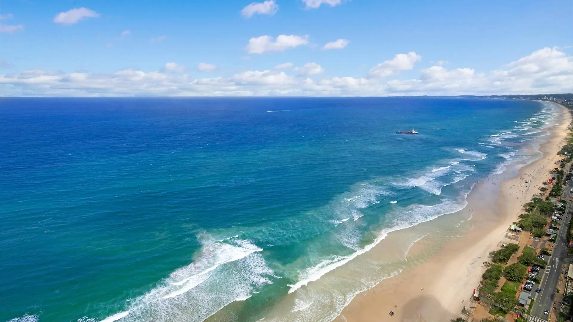 Ocean Beachfront Modern 2 Bedroom Apartment Gold Coast Australia