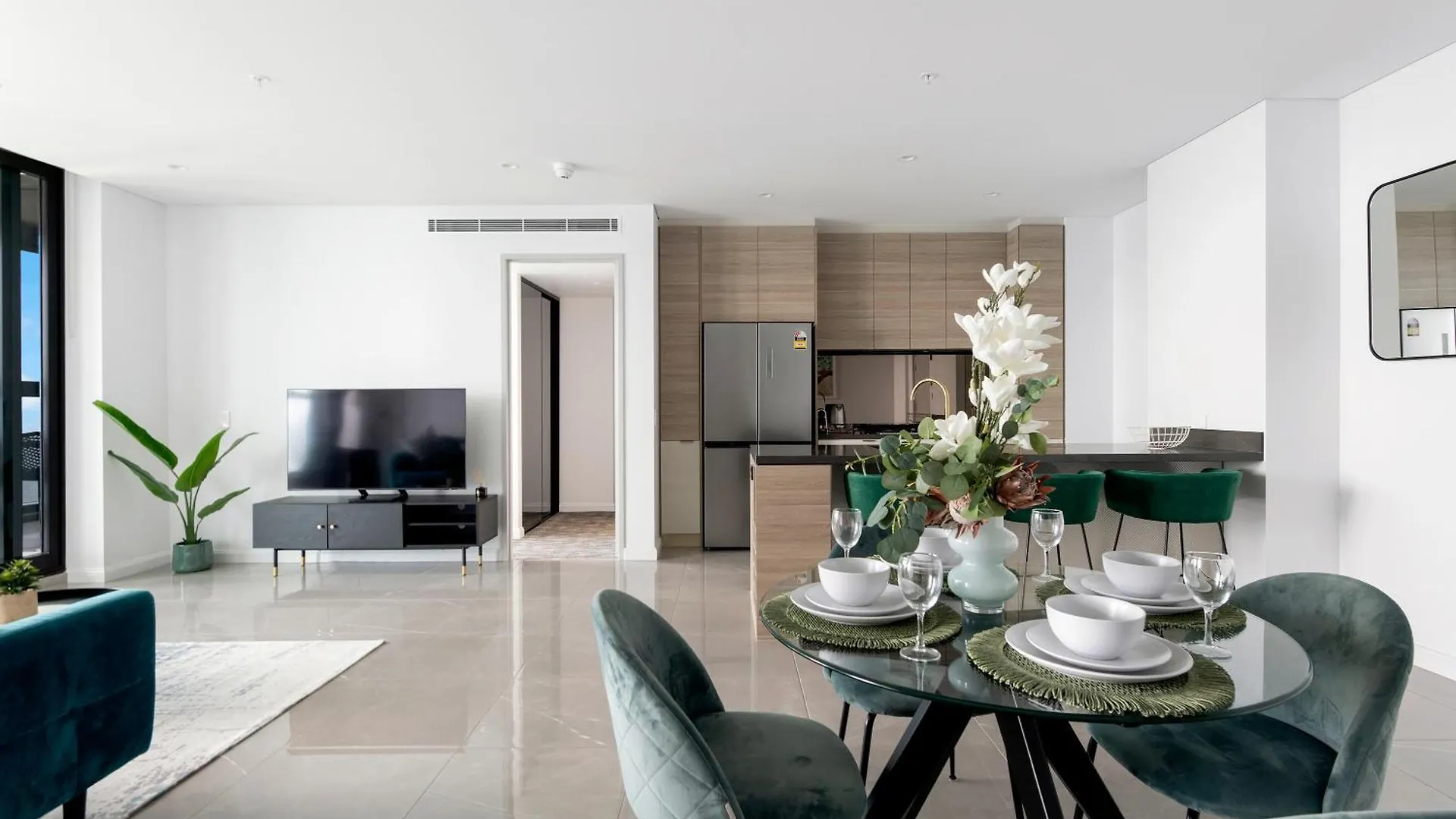 Ocean Beachfront Modern 2 Bedroom Apartment Gold Coast Australia