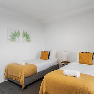 Circle On Cavill - Qstay Apartment